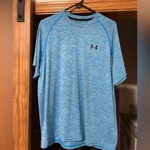 Mens under amour loose fit EUC